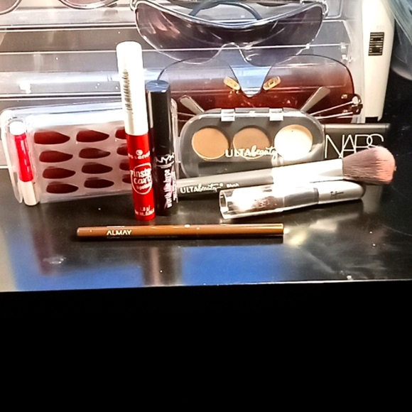 Makeup Only Some Are Available - Picture 1 of 2